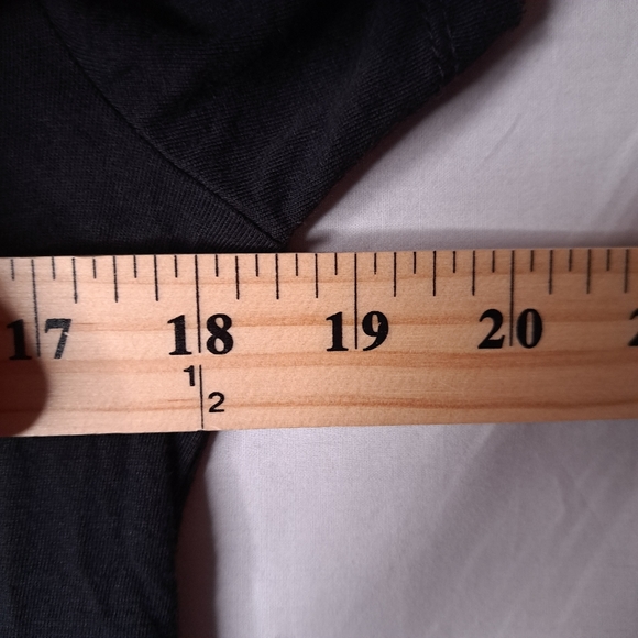 VANS Women's Black Bones & Roses Short Sleeve Graphic Tee MEDIUM - Picture 7 of 10